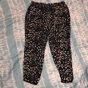 Vince Camuto patterned pants. Excellent condition